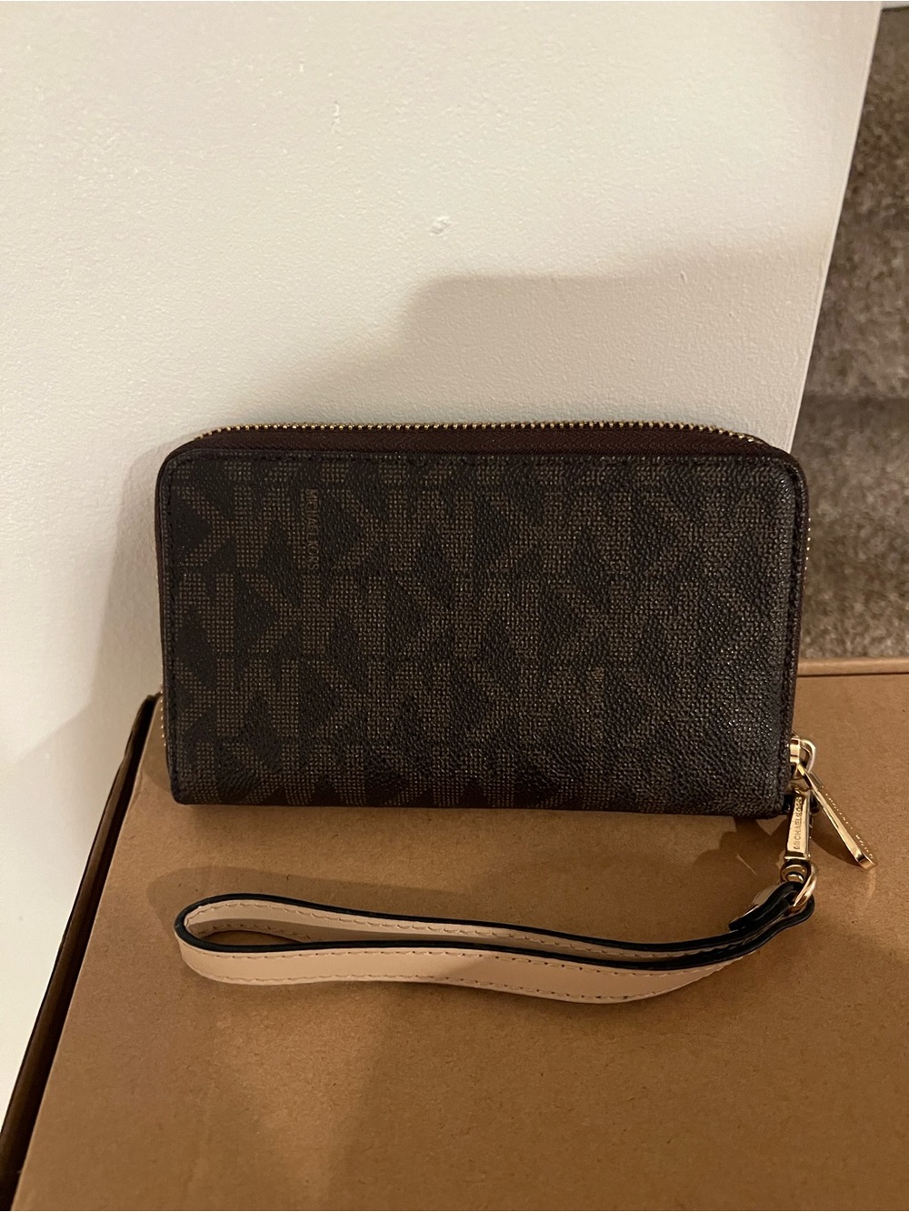 Michael Kors Wristlet - Picture 2 of 6